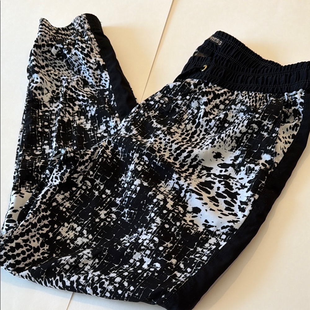 Black & White Patterned womens Jogger Pants - Picture 7 of 7